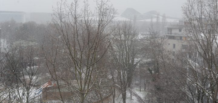 Neige à Paris Devant La Maison Jean Paulubellanger Bel7infos 1